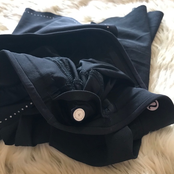 Lululemon Find Your Pace black reflective shorts 4 - Picture 4 of 9
